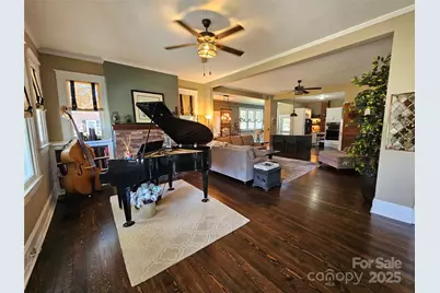 355 S College Avenue, Newton, NC 28658 - Photo 5