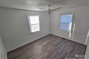 1900 Double Oaks Rd, Charlotte, NC 28206 - Photo 13