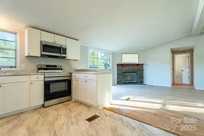 2918 23rd Avenue NE, Hickory, NC 28601 - Photo 11