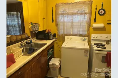 2618 Roslyn Avenue, Charlotte, NC 28208 - Photo 11