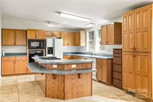 1116 W Lewis Ferry Rd, Statesville, NC 28677 - Photo 9