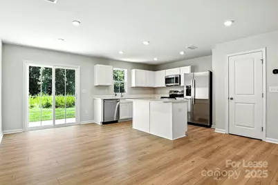 1525 39th Avenue Loop NE, Hickory, NC 28601 - Photo 3