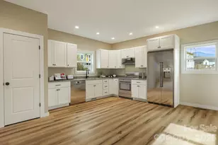 102 Babb St, Waynesville, NC 28786 - Photo 9