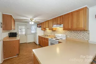 418 S Spargo St, Dallas, NC 28034 - Photo 9