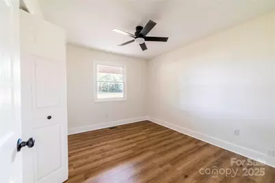 1210 29th Avenue Drive NE, Hickory, NC 28601 - Photo 17