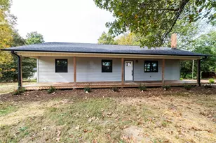 1210 29th Ave Dr NE, Hickory, NC 28601 - Photo 3