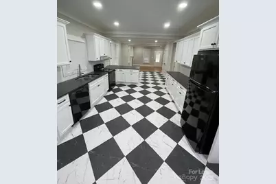 210 W 8th Avenue, Gastonia, NC 28052 - Photo 9