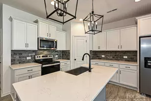 11026 Pagebrook Ln, Charlotte, NC 28214 - Photo 5