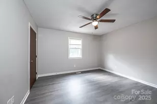 1051 3rd St SE, Hickory, NC 28602 - Photo 27