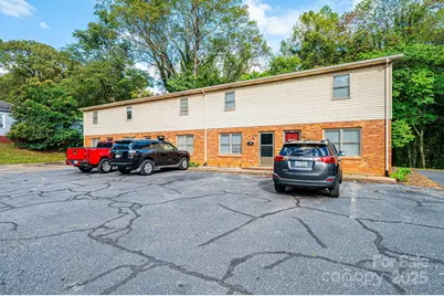 1051 3rd Street SE, Hickory, NC 28602 - Photo 3