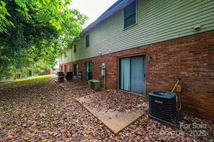 1051 3rd St SE, Hickory, NC 28602 - Photo 5