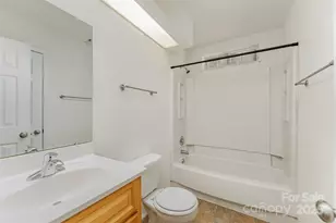 2319 Oak Leigh Dr, Charlotte, NC 28262 - Photo 15