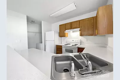 2643 Meadow Knoll Drive, Charlotte, NC 28269 - Photo 5