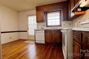 1325 Leolillie Ln, Charlotte, NC 28216 - Photo 11