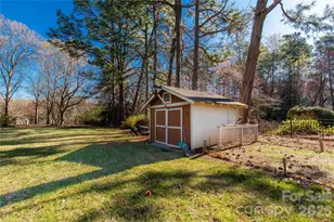 2033 Kimway Dr, Matthews, NC 28105 - Photo 9