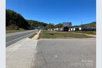 722 E Main Street, Burnsville, NC 28714 - Photo 3