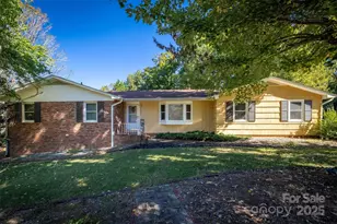 1341 36th Ave Dr NE, Hickory, NC 28601 - Photo 1