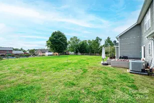 1472 Sweetbriar Ln, Hickory, NC 28602 - Photo 5