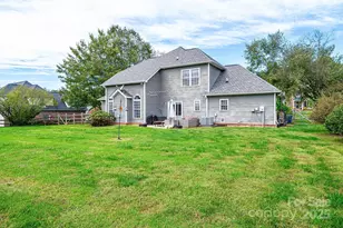 1472 Sweetbriar Ln, Hickory, NC 28602 - Photo 3