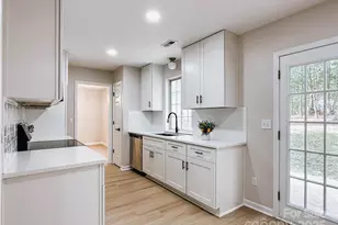 2105 Killarney Pl, Charlotte, NC 28262 - Photo 9