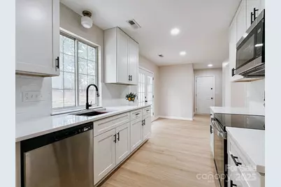 2105 Killarney Place, Charlotte, NC 28262 - Photo 7