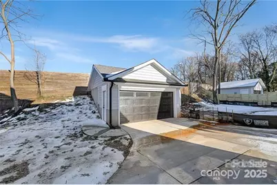 647 Tennyson Drive, Charlotte, NC 28208 - Photo 23