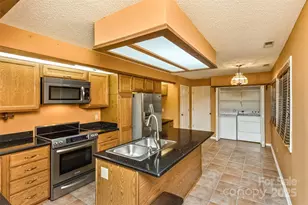 111 Cloverleaf Ln, Asheville, NC 28803 - Photo 11