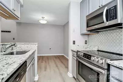 427 W 8th Street, Charlotte, NC 28202 - Photo 5