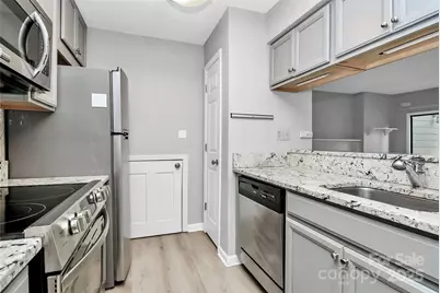 427 W 8th Street, Charlotte, NC 28202 - Photo 3