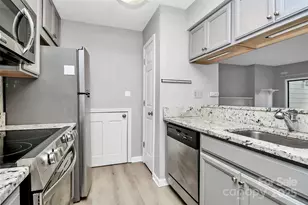 427 W 8th St, Charlotte, NC 28202 - Photo 3