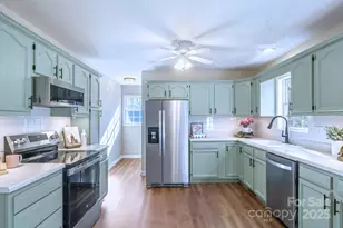 182 White Stone Ln, Hendersonville, NC 28791 - Photo 5