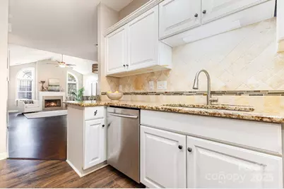 8572 Highland Glen Drive, Charlotte, NC 28269 - Photo 5