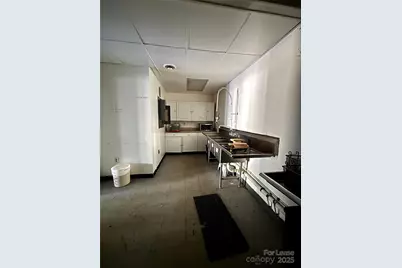 2906 Springs Road NE, Hickory, NC 28601 - Photo 7