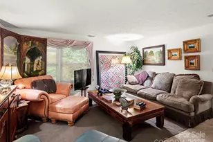 812 Crab Creek Rd, Hendersonville, NC 28739 - Photo 9