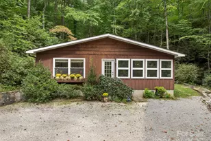 812 Crab Creek Rd, Hendersonville, NC 28739 - Photo 5