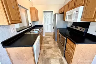 910 Rucker Cliff Dr, Charlotte, NC 28214 - Photo 7