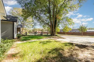 204 E Page Ave, Gastonia, NC 28052 - Photo 21