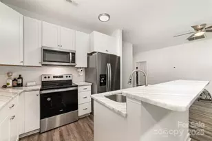 204 E Page Ave, Gastonia, NC 28052 - Photo 5