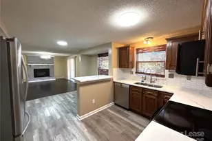 2015 Bantry Ln, Charlotte, NC 28262 - Photo 9