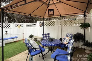 8640 Robinson Forest Dr, Charlotte, NC 28277 - Photo 9