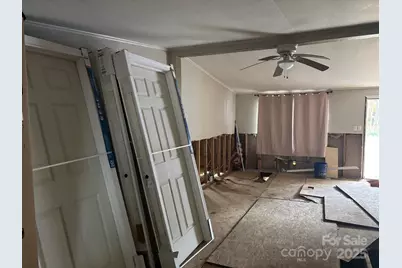 999 Hwy 19E Highway N, Newland, NC 28657 - Photo 5