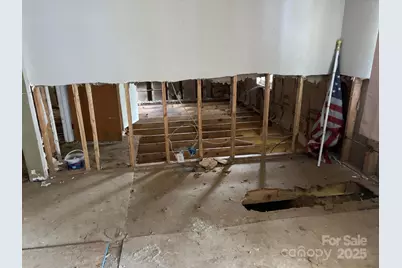 999 Hwy 19E Highway N, Newland, NC 28657 - Photo 3