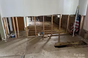 999 Hwy 19E Hwy N, Newland, NC 28657 - Photo 3