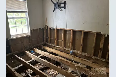 999 Hwy 19E Highway N, Newland, NC 28657 - Photo 7