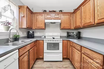 2524 Gelsinger Avenue, Bessemer City, NC 28016 - Photo 11