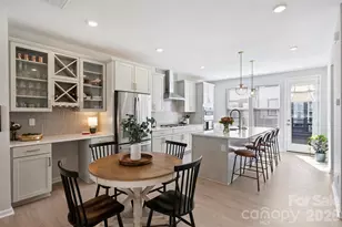 912 Mary Max Dr, Davidson, NC 28036 - Photo 3