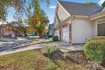 4412 Glenlea Commons Drive, Charlotte, NC 28216 - Photo 5