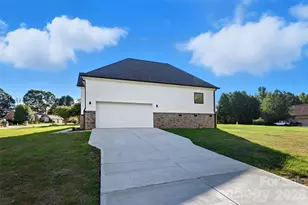 1213 Creek Side Dr, Conover, NC 28613 - Photo 23