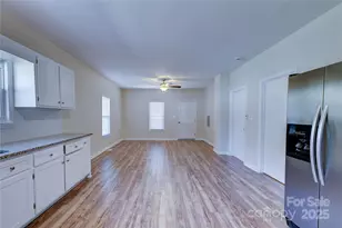 5909 Maple St, Charlotte, NC 28269 - Photo 9