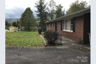 241 Pinewood Drive, Waynesville, NC 28786 - Photo 3